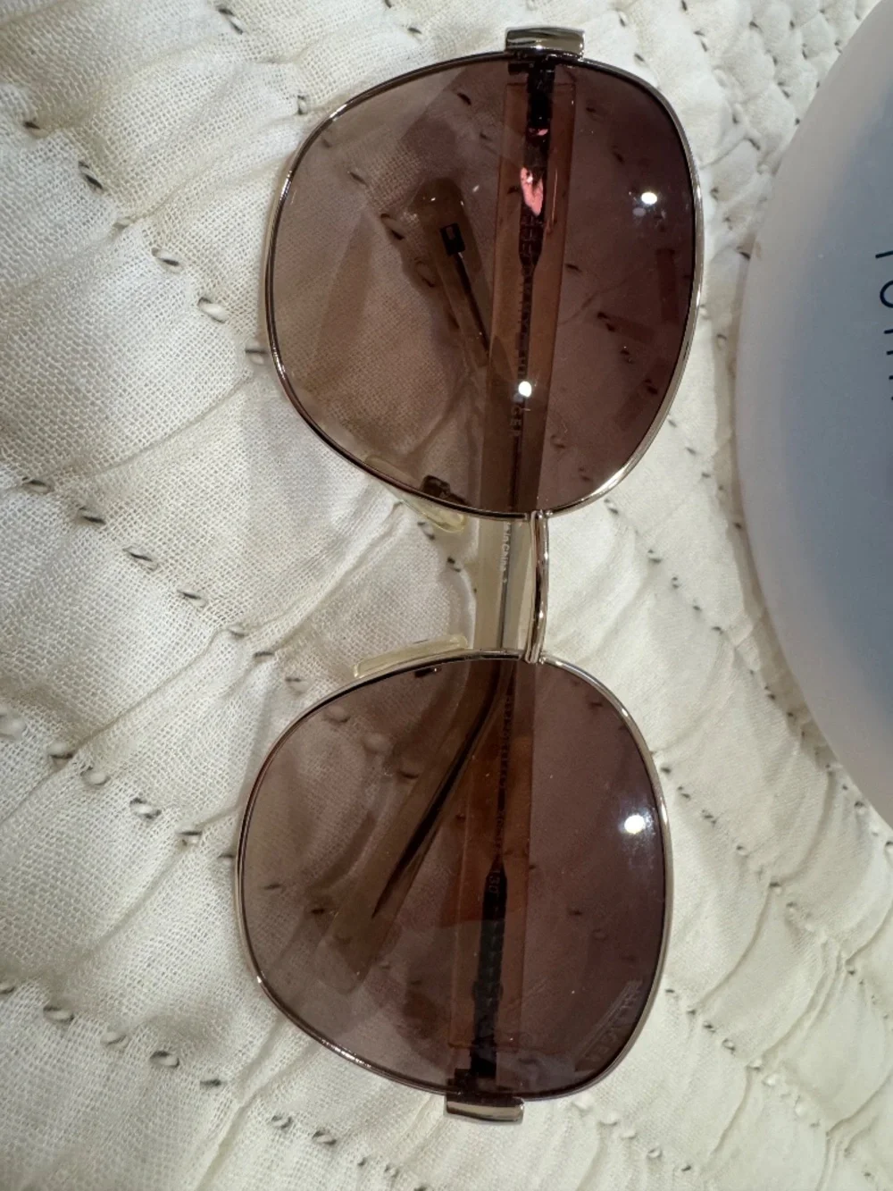 Tommy Hilfiger women’s Oversized gold tone sunglasses w/ case